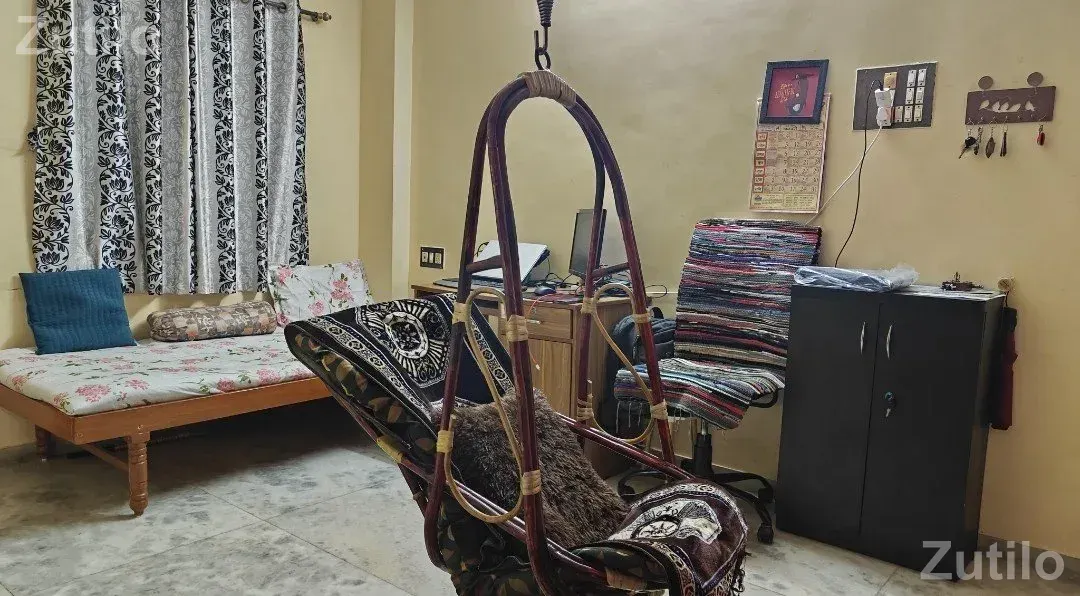Moving Out Sale: Office Table, Jhula, Shoe Rack & Small Wardrobe - Wardrobes, Cupboards & Storage - Vadodara City - Image 4