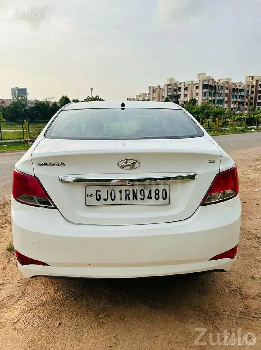 Hyundai Verna Fluidic White Sedan - કાર - અમદાવાદ શહેર - Image 3