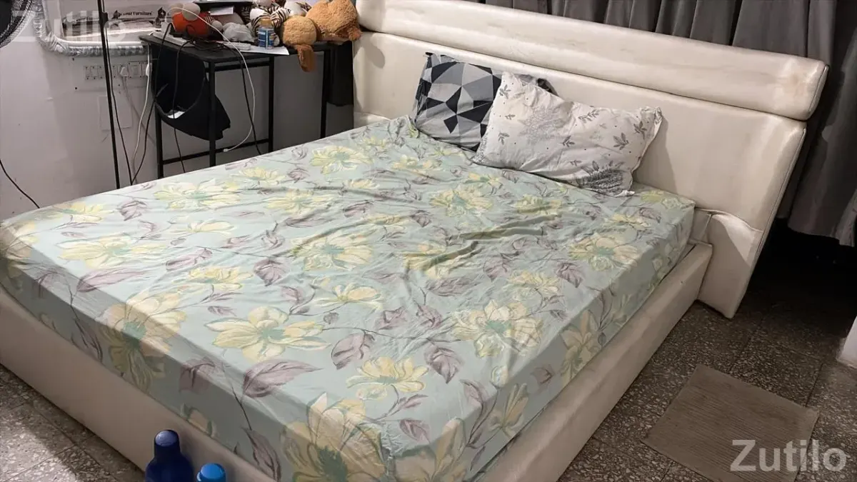 DOUBLE BED AND STUDY TABLE OF IKEA - પલંગ અને ગાદલા - અમદાવાદ શહેર - Image 5