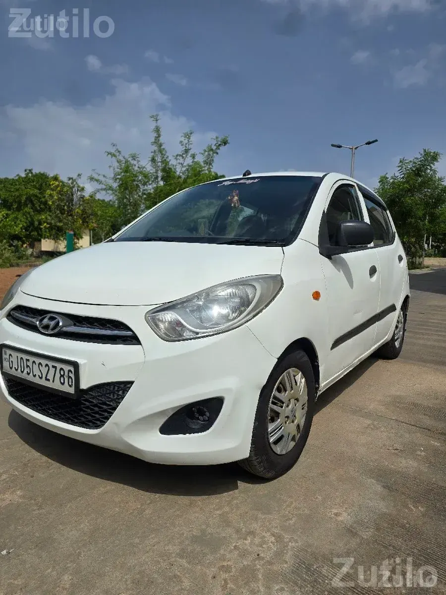 Hyundai i10 2012 Second Owner Hatchback - Cars - Rajkot City - Image 2