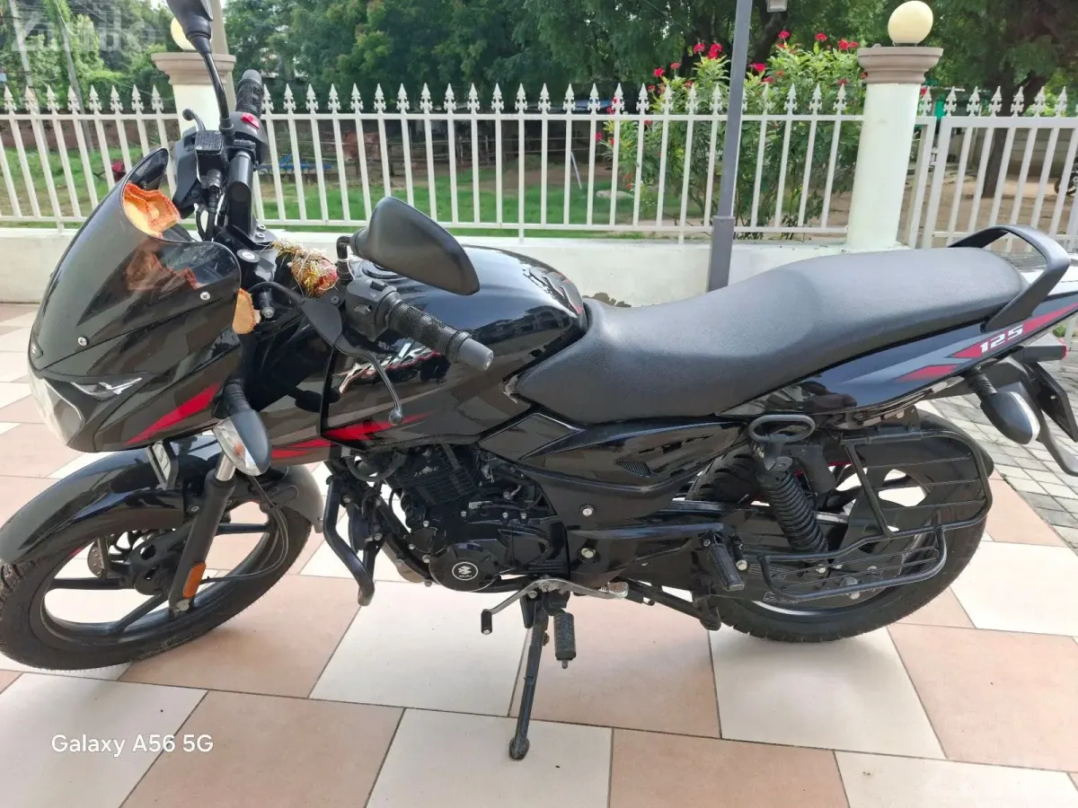 2024 Bajaj Pulsar Bike Black - બાઇક્સ - અમદાવાદ શહેર - Image 2