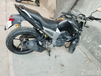 FZ 16 bike black