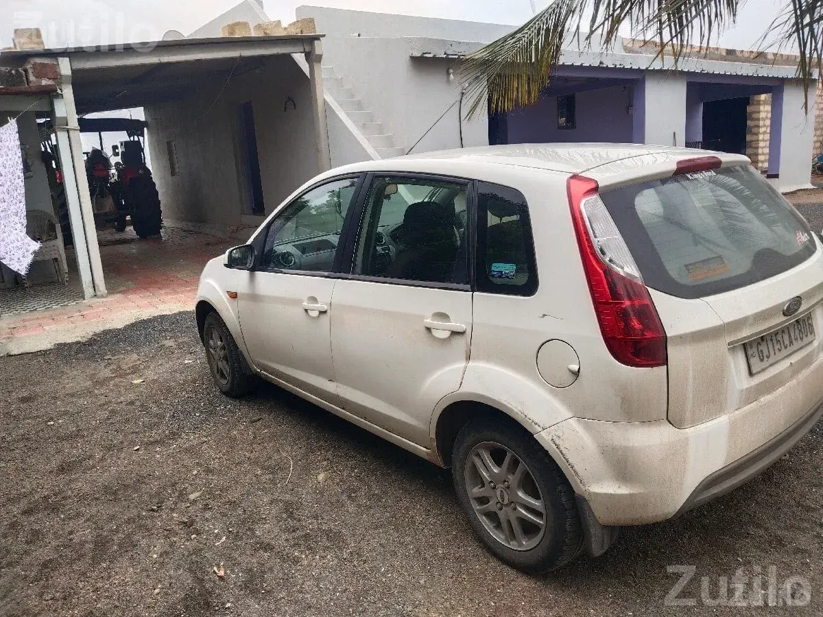 Ford Figo 2012 White Hatchback, 2 Owners - Cars - Khambhalia - Image 3