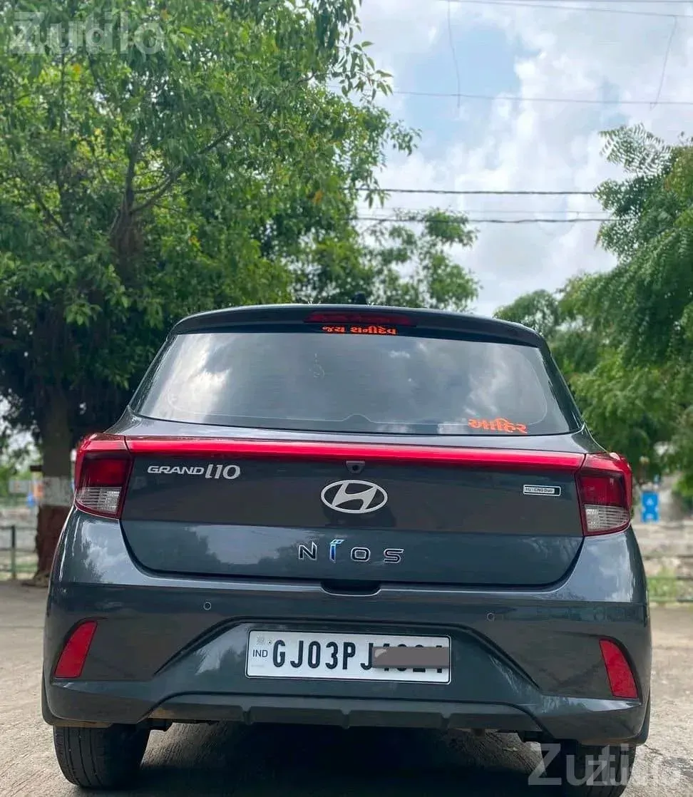 Hyundai i10 Nios Sportz CNG 2025 - Cars - Rajkot City - Image 4