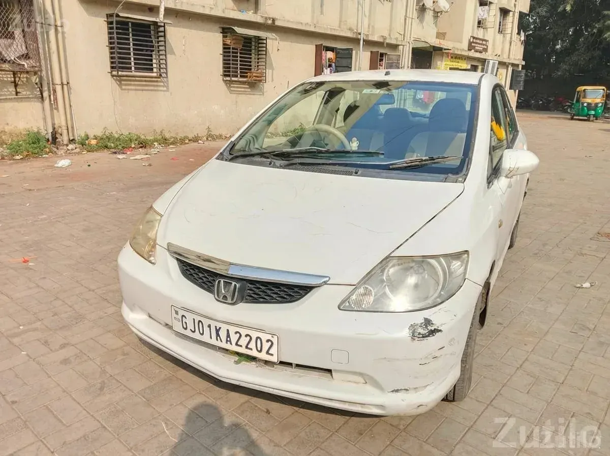 Honda City ZX 2005 White Sedan - કાર - અમદાવાદ શહેર - Image 4