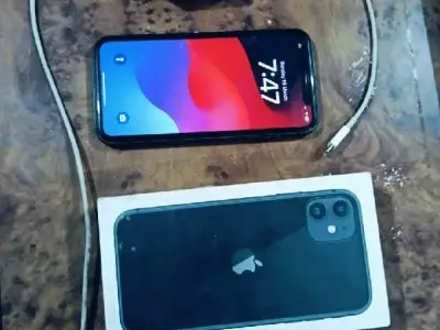 Apple iPhone 11 Black with Box & Charger Apple iPhone 11 Black with Box & Charger