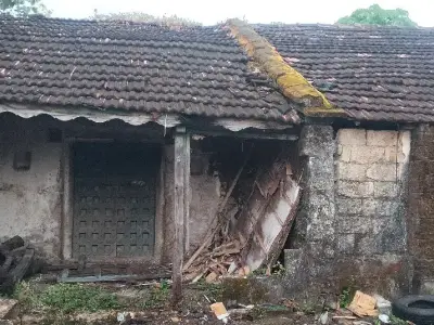 Old Kutcha House for Sale in Keshod