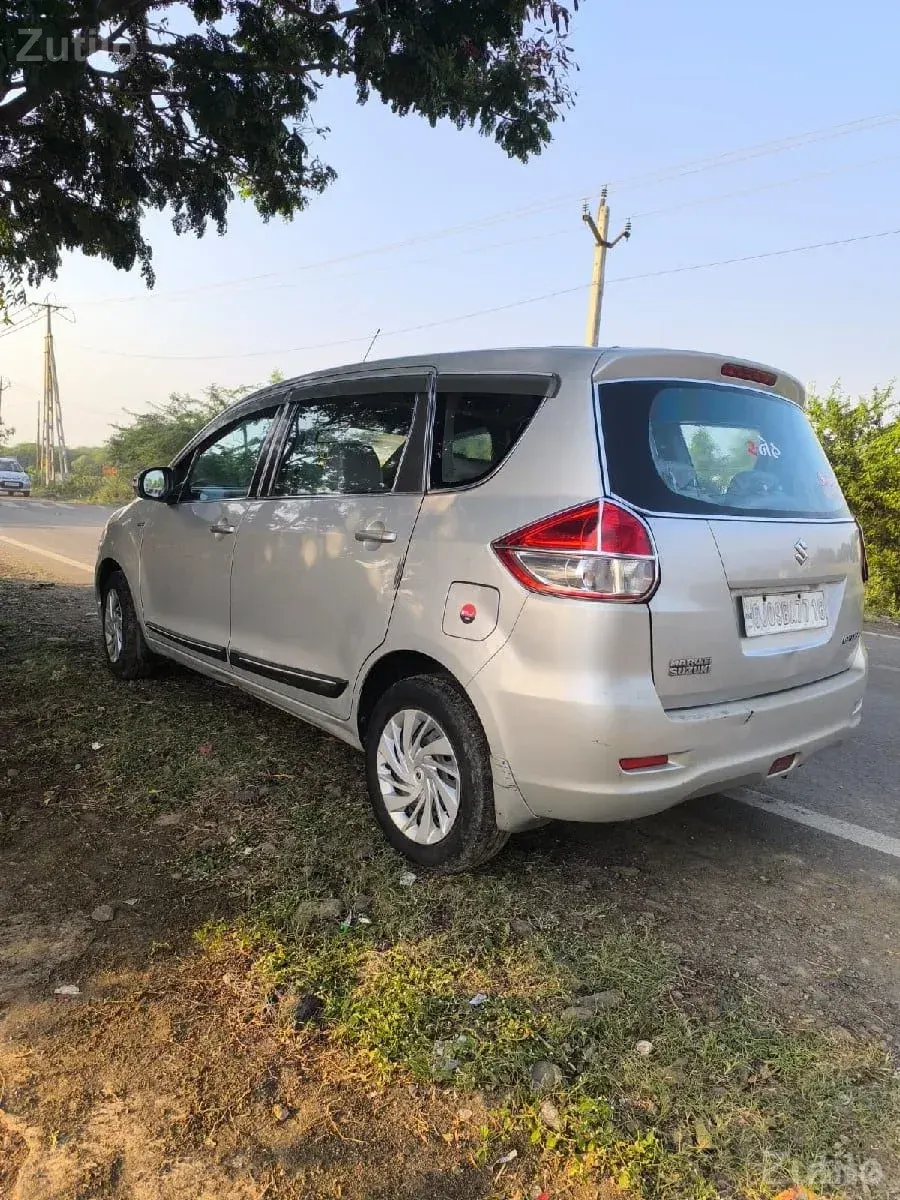 વેચવા ની છે - કાર - માંગ્રોળ - Image 2