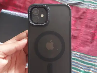 Apple iPhone 11 (128GB) વેચવાનો છે. Apple iPhone 11 (128GB) વેચવાનો છે.