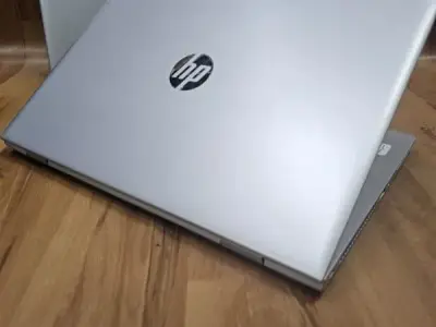 Slim Silver HP Laptop – Reliable Performance