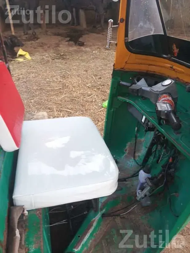 2009 Bajaj CNG Auto Rickshaw - ઓટો રિક્ષા - ઉંઝા - Image 3
