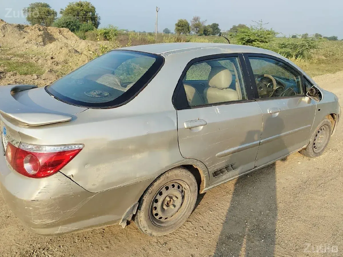 ફોર વીલ કાર વેચવાની છે - Cars - Vadodara City - Image 3