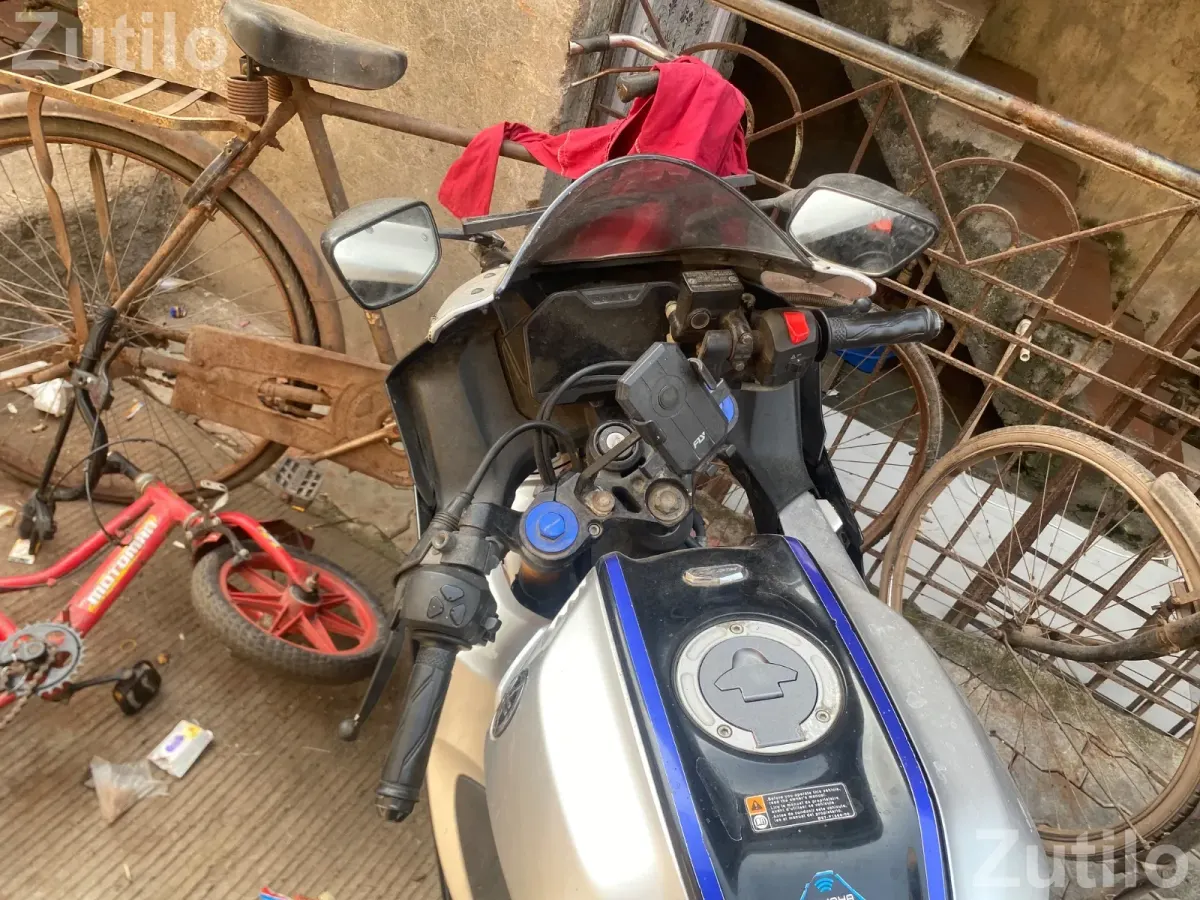 R15 M - બાઇક્સ - સુરત શહેર - Image 3