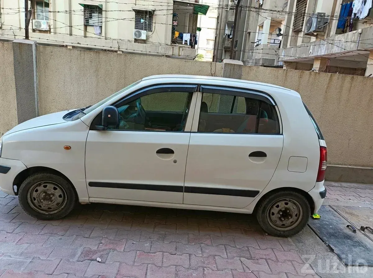 Hyundai Santro XO White Hatchback - કાર - દસ્ક્રોઇ - Image 3