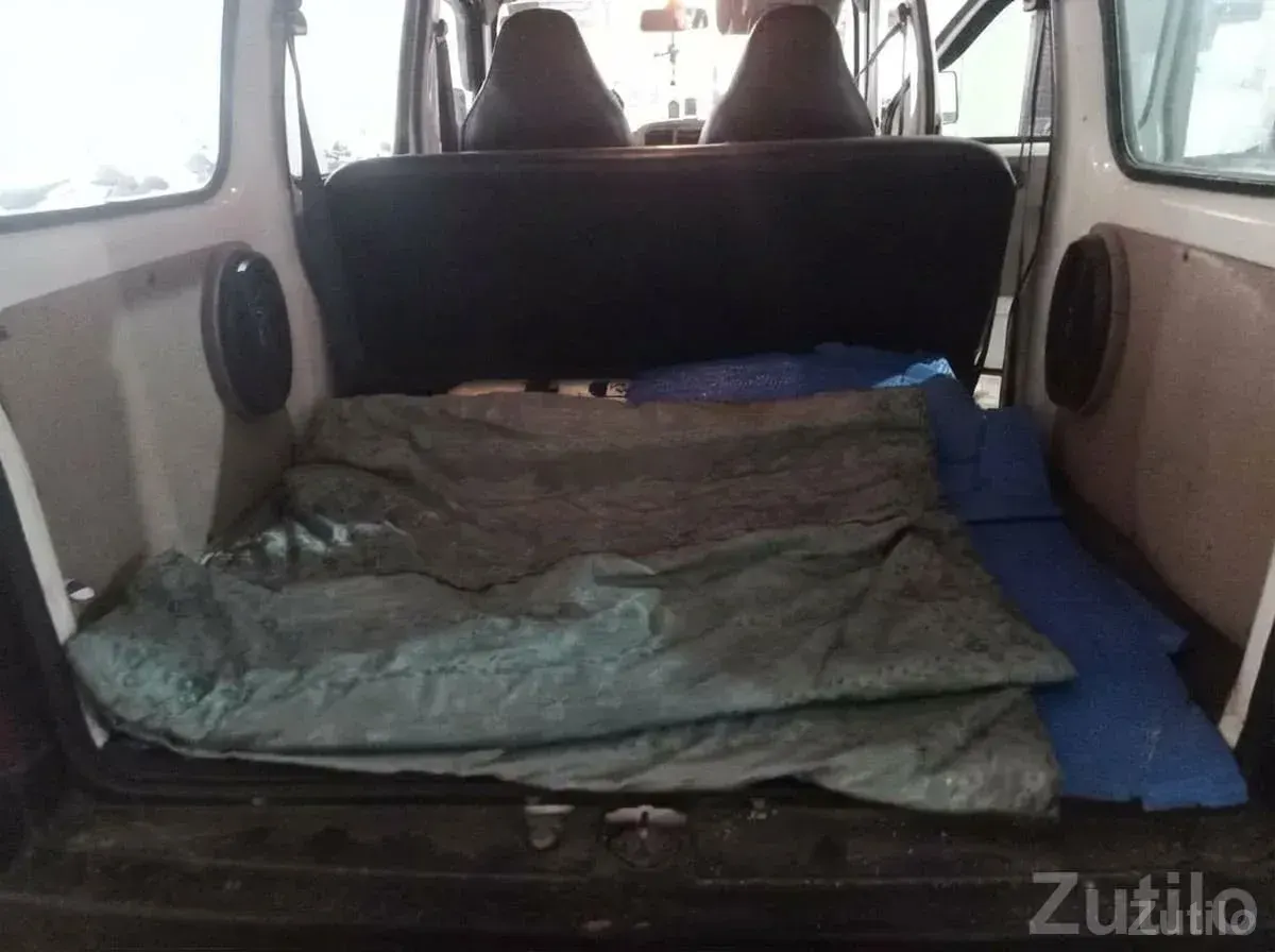 Well-Maintained Used Family Car Interior - કાર - અમદાવાદ શહેર - Image 2