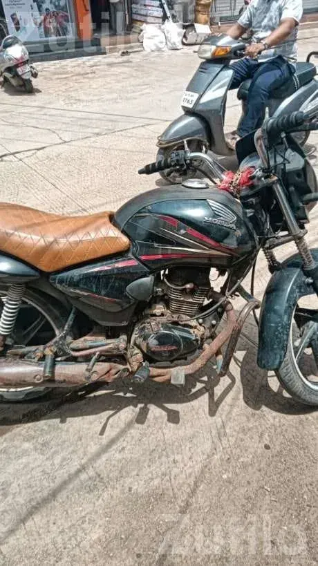 Honda Shine 2013 Motorcycle for Sale - બાઇક્સ - ઉપલેટા - Image 3