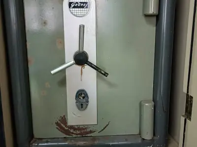 Godrej Safe Vault for Sale. Godrej Safe Vault for Sale.