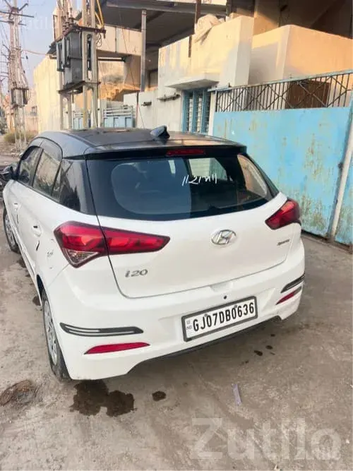 Hyundai i20 Sportz 2017 Petrol Car - કાર - કોટડા સાંગાણી - Image 3