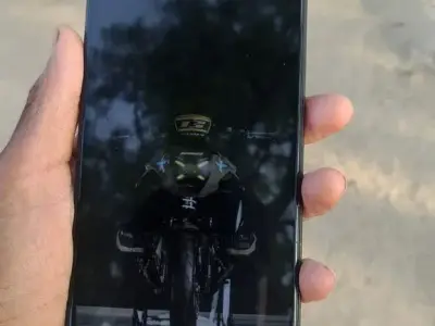Smartphone for Sale with Full Screen Display Smartphone for Sale with Full Screen Display