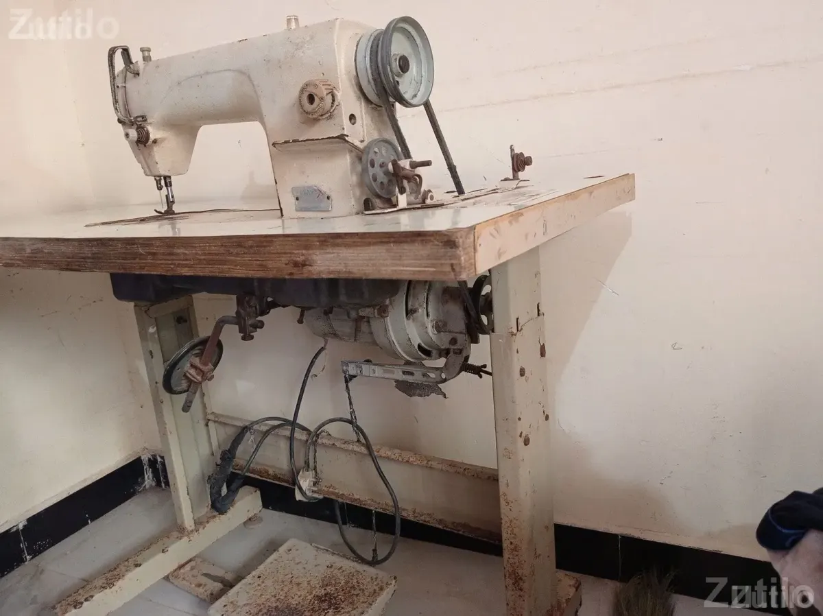 Heavy Industrial Sewing Machine with Motor - મશીનરી - જામજોધપુર - Image 4