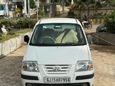 ફોર વ્હીલ-કાર વેચવાની છે ફોર વ્હીલ-કાર વેચવાની છે