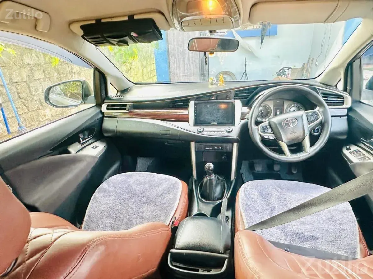 Toyota Innova Crysta V Diesel 2017 - કાર - ઊના - Image 2