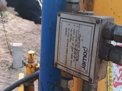 Hydraulic Cylinder and Valve Assembly Hydraulic Cylinder and Valve Assembly