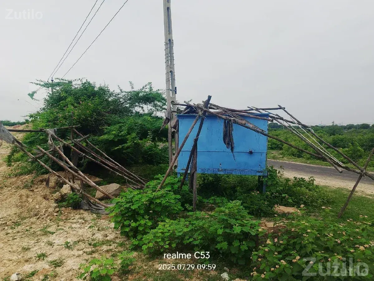 Blue Agricultural Sprayer Machine - Farm Equipment - Dharampur - Image 3