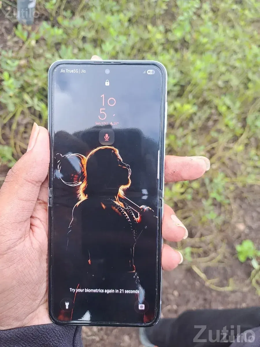 Stylish White Flip Smartphone for Sale - મોબાઇલ ફોન - ભેસાણ - Image 2