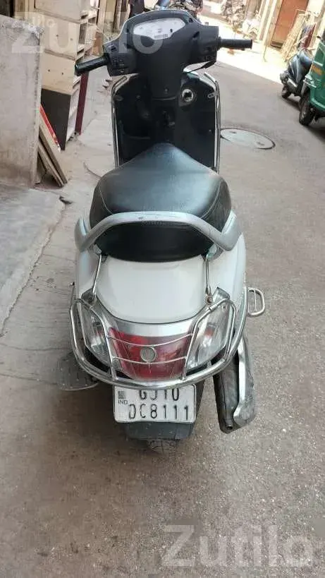 Suzuki Access 2018 White Scooter - Bikes - Jamjodhpur - Image 3
