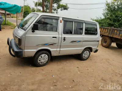 Silver Maruti Omni Family Van Silver Maruti Omni Family Van