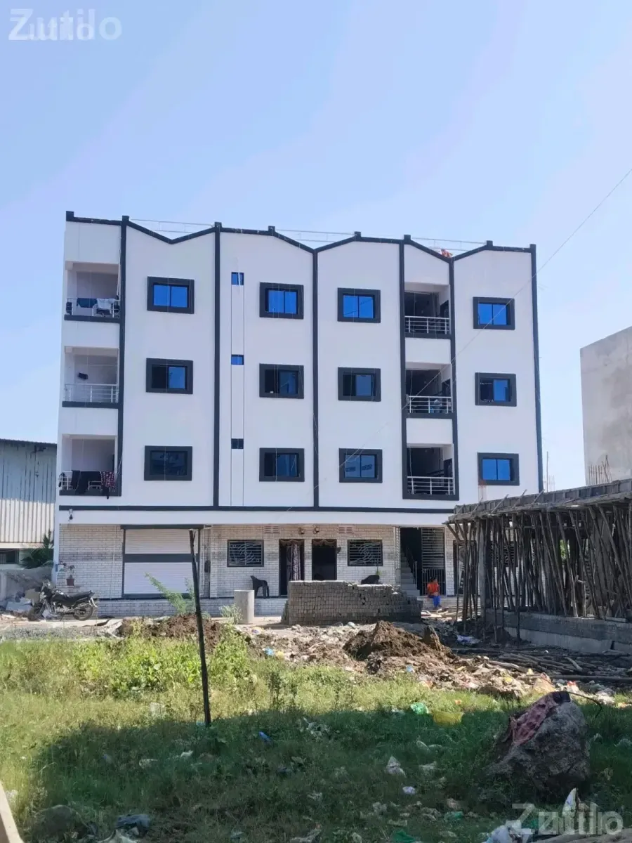 Apartment Building with 19 Rooms and 1 Shop - વેપારિક મિલકત - માંડવી - Image 2