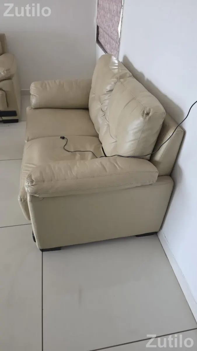 3 + 2 Seater Sofa for sell - સોફા સેટ અને કાઉચ - સુરત શહેર - Image 5