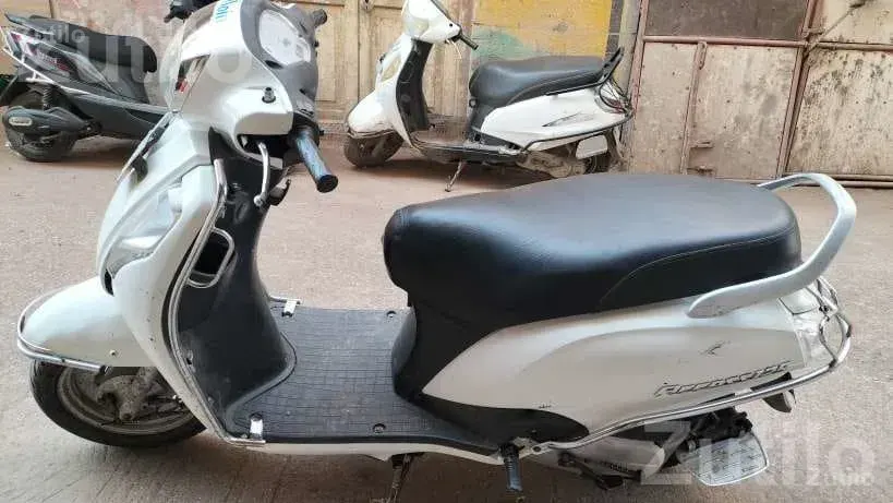 Suzuki Access 2018 White Scooter - Bikes - Jamjodhpur - Image 2