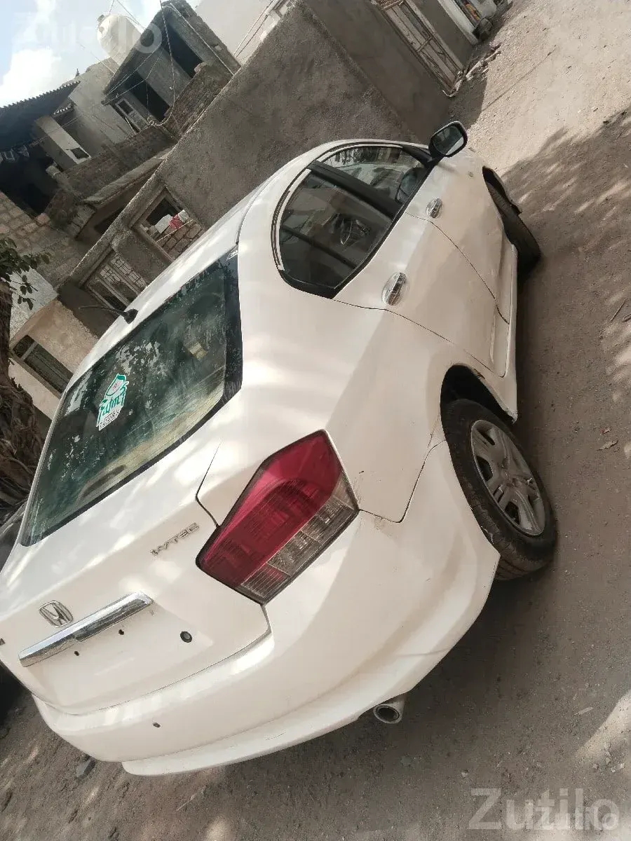 2011 Honda City White Sedan, 5th Owner - Cars - Junagadh City - Image 2