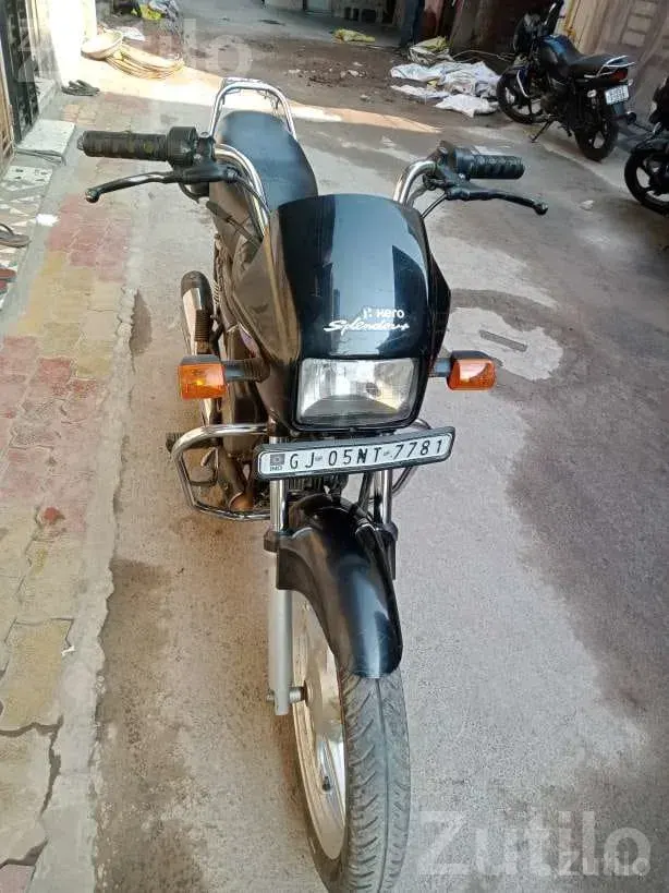 Hero Splendor 2023 Bike in Good Condition - Bikes - Surat City - Image 2