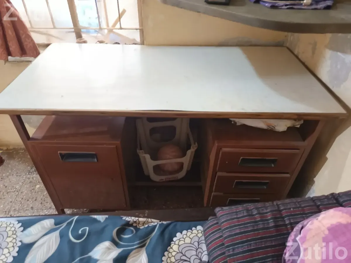 કોમ્પ્યુટર With હોમ ટિયેથર ટેબલ - Wardrobes, Cupboards & Storage - Ahmedabad City - Image 2