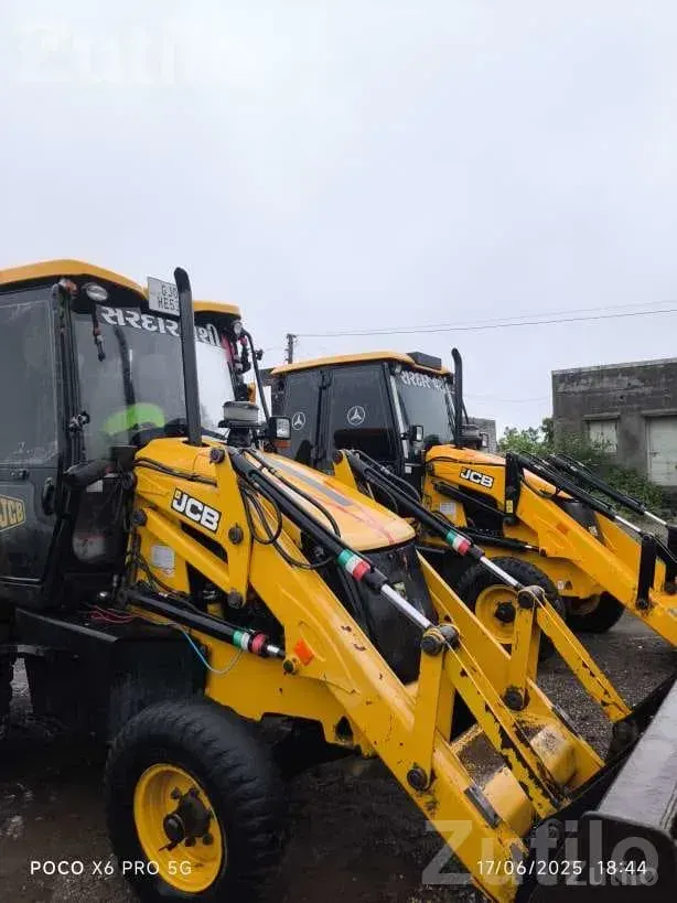 JCB 3DX 2013 Backhoe Loader - Construction Vehicles - Rajkot City - Image 3