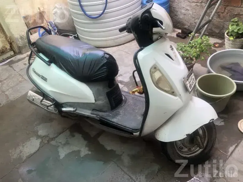 2012 Suzuki Access 125 Scooter with New Battery - બાઇક્સ - સુરેન્દ્રનગર શહેર - Image 5