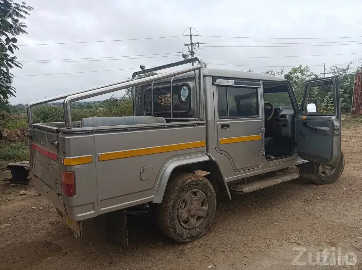 Mahindra Bolero Camper Grey Pickup - કાર - લાલપુર - Image 2
