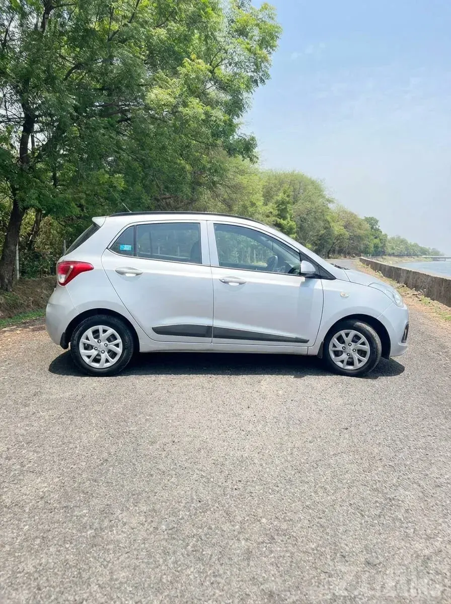 2019 Hyundai Grand i10 Auto, 1st Owner - Cars - Ahmedabad City - Image 3