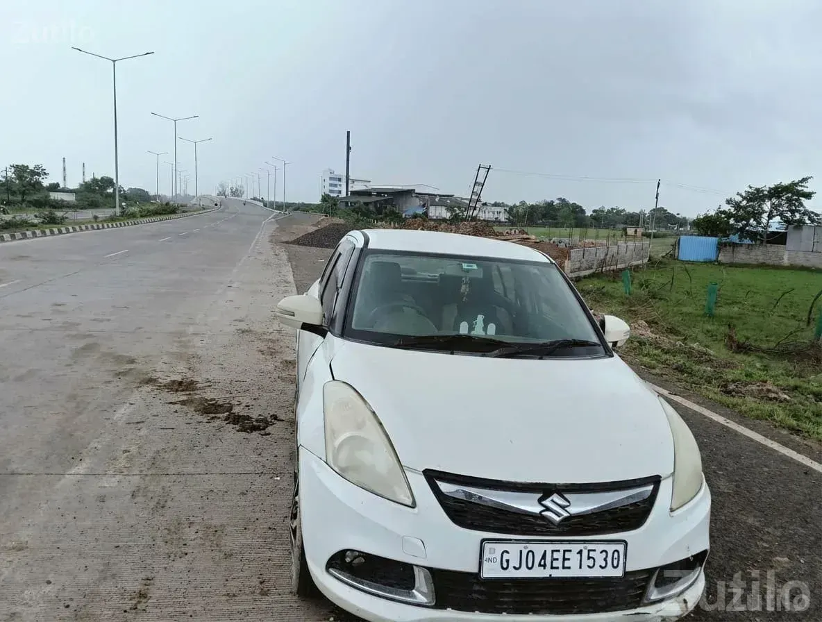 White Maruti Swift Dzire Used Car - કાર - ભાવનગર શહેર - Image 3