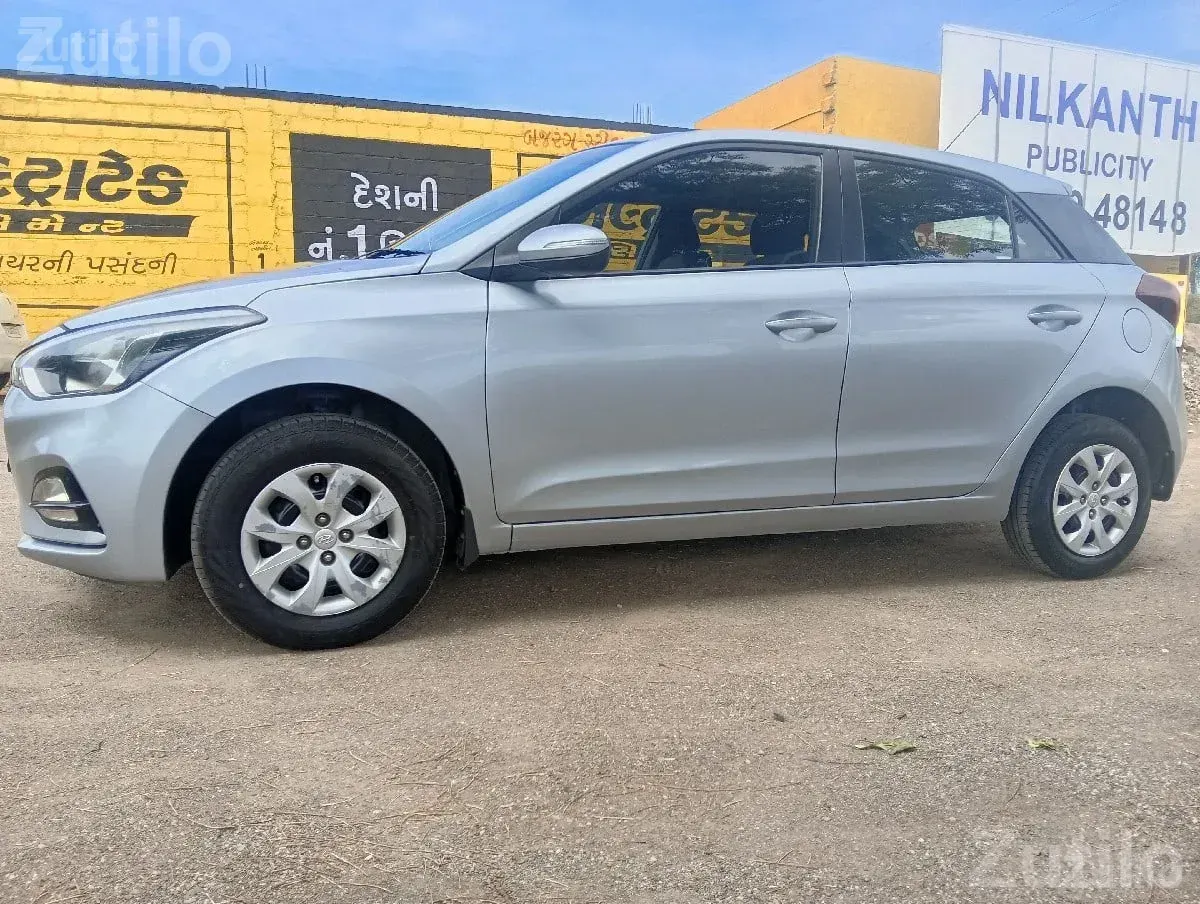 2018 Hyundai i20 Sportz Silver Car - Cars - Amreli City - Image 3