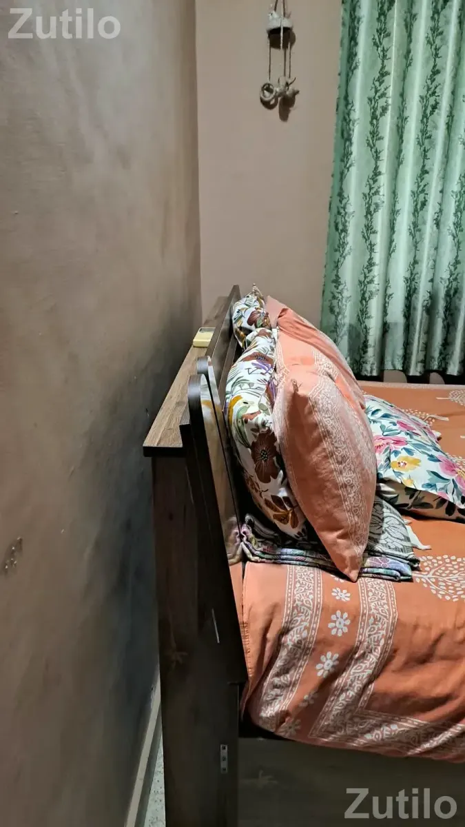 Queen Size Bed with Mattress - પલંગ અને ગાદલા - વડોદરા શહેર - Image 2