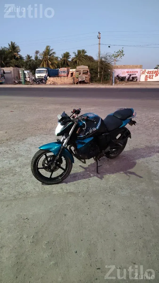 2014 Yamaha FZS V2.0 Blue and Black Bike - Bikes - Porbandar City - Image 3