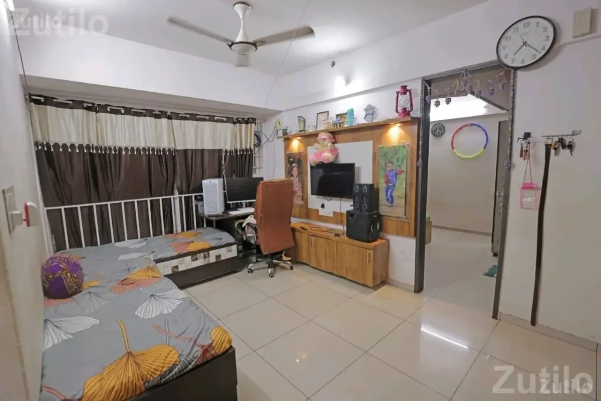 1 BHK Flat for Sale with Furnished Interior - ઘર વેચાણ માટે - રાજકોટ શહેર - Image 3