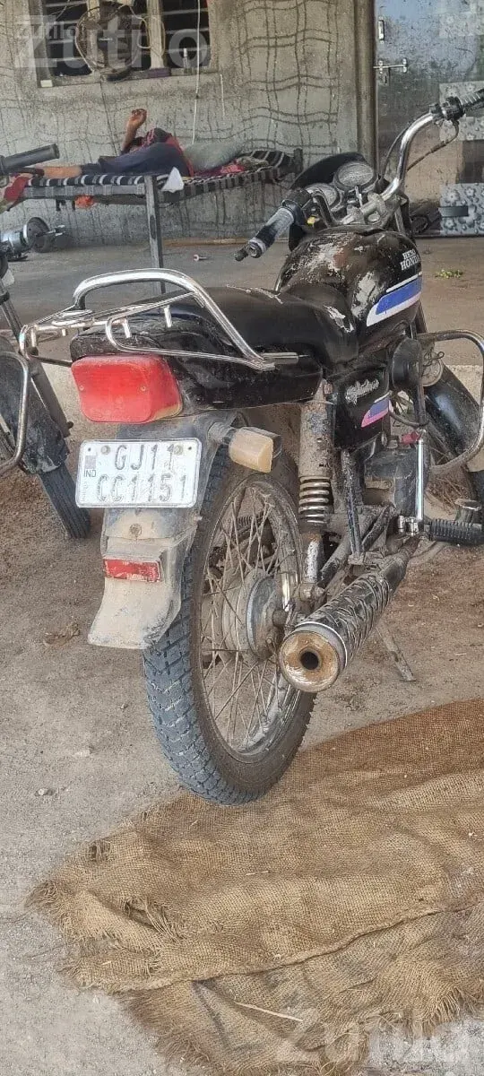 Hero Honda 2009 Model Motorcycle - Bikes - Vanthali - Image 2