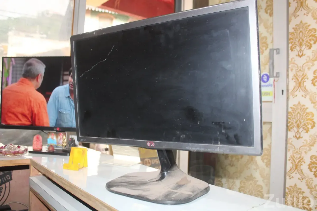 LG 22 Full HD IPS Monitor (Model 22MP56HQ-T) glitching lines on screen - લેપટોપ અને કમ્પ્યુટર - સિહોર - Image 3