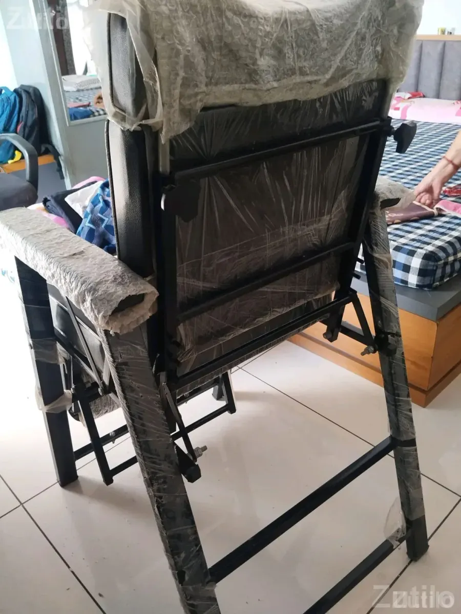 Beauty Parlour Chair with Footrest - ખુરશી, સ્ટૂલ અને બેઠક - ભાવનગર શહેર - Image 2
