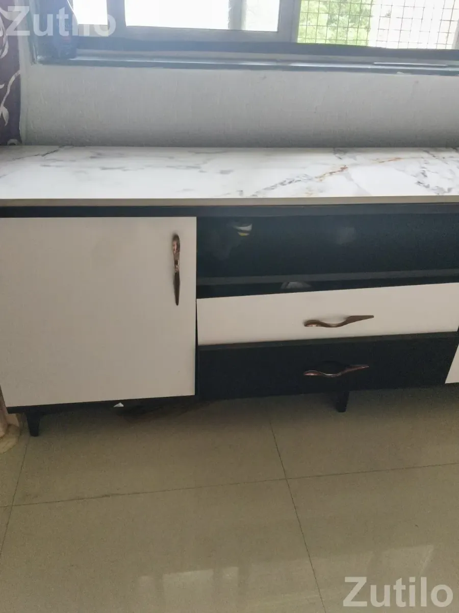 Tv unit table - કબાટ અને સ્ટોરેજ - અમદાવાદ શહેર - Image 3